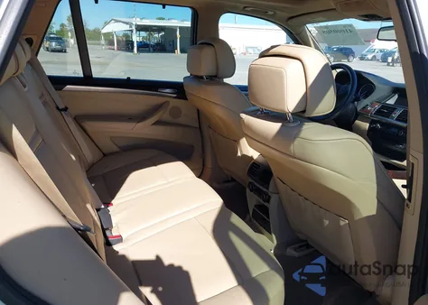 2010 BMW X5 xDrive48I z USA, uszkodzony, nr VIN 5UXFE8C55AL310550